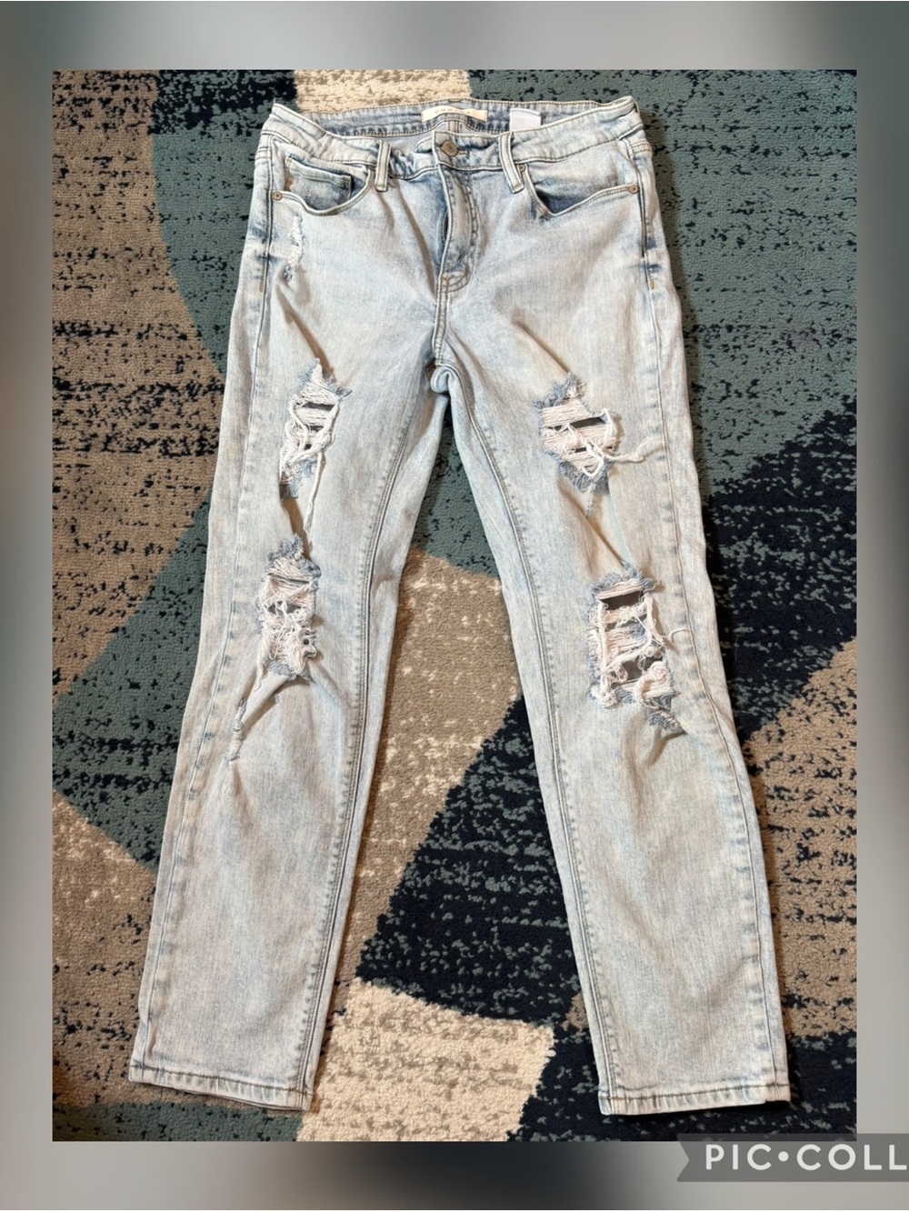 Eunina Frayed Skinny Girlfriend Distressed Jeans Light Wash Size 9